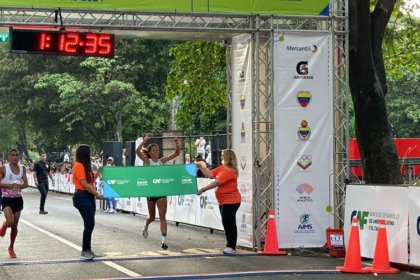 Joselyn Brea, la atleta venezolana de 32 años, impuso este domingo un nuevo récord nacional en la modalidad media del Maratón de la CAF 2024.