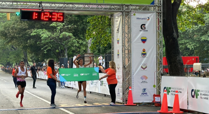 Joselyn Brea impone récord nacional en el Maratón CAF Caracas 2024