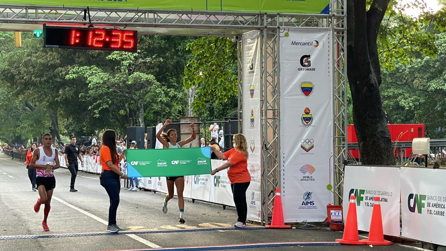 Joselyn Brea, la atleta venezolana de 32 años, impuso este domingo un nuevo récord nacional en la modalidad media del Maratón de la CAF 2024.