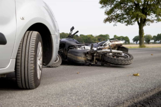 Conductor huye tras atropellar a motorizado en Maneiro