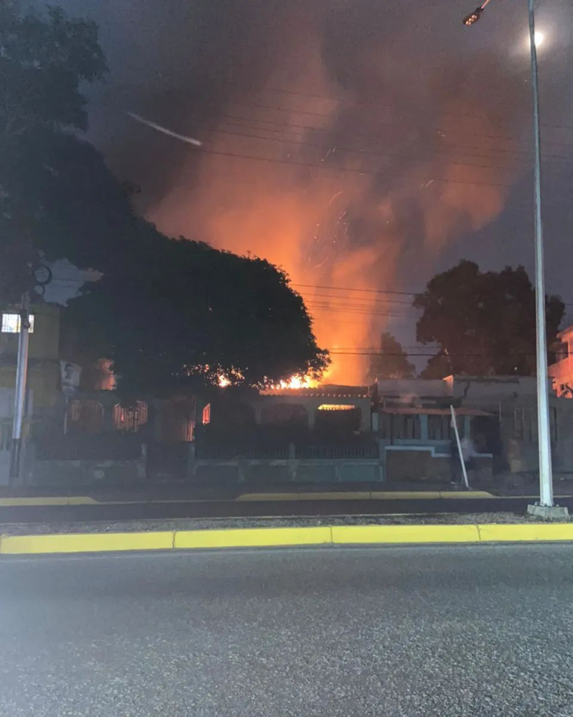 Margarita: Incendio de vivienda en la prolongación 4 de Mayo +Fotos