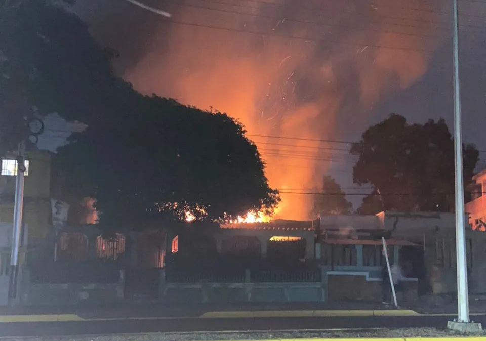 Margarita: Incendio de vivienda en la prolongación 4 de Mayo +Fotos