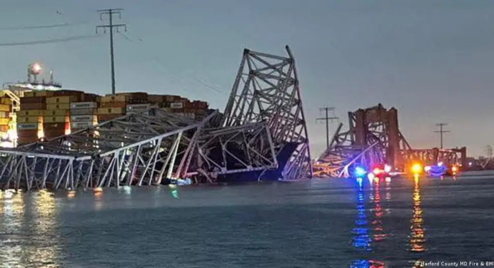 Colapsa puente en Baltimore tras colisión de carguero