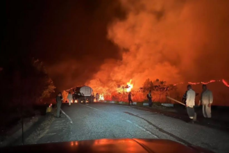 De acuerdo con el medio El Aragueño, sólo hay paso para funcionarios de los distintos organismos de prevención como Bomberos forestales, Inparques, Guardaparques y voluntarios.