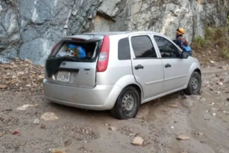 El desprendimiento de material rocoso ocurrió en el municipio Zea. Según el reporte de medios locales, ninguna persona resultó lesionada tras el incidente.