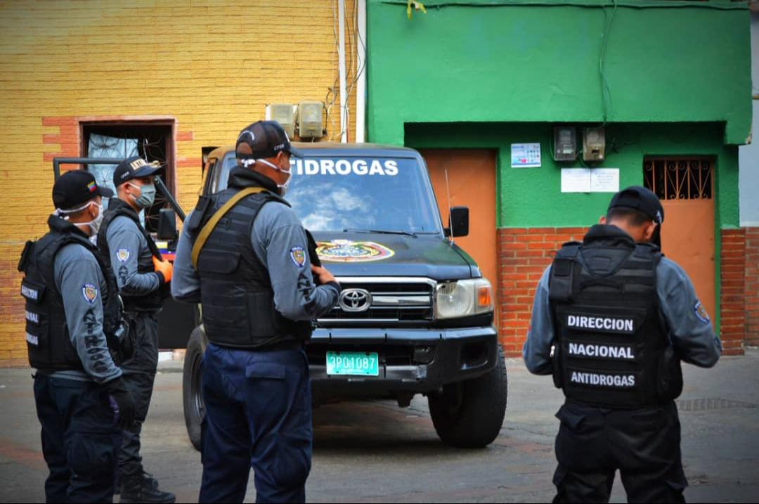 La División Contra Drogas del cuerpo de seguridad ubicó un dispositivo en la zona alta del municipio San Cristóbal, el cual permitió la captura de la mujer.