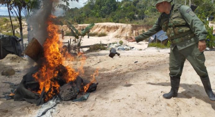 Operación militar en Amazonas destruye 8 minas ilegales y captura a 28 personas