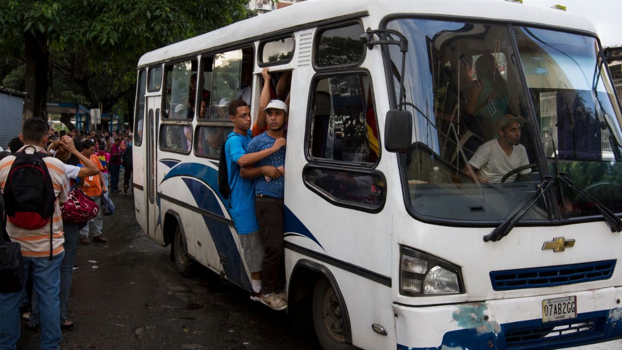 Transportistas consideran que el aumento del pasaje no cubre los costos adecuadamente.