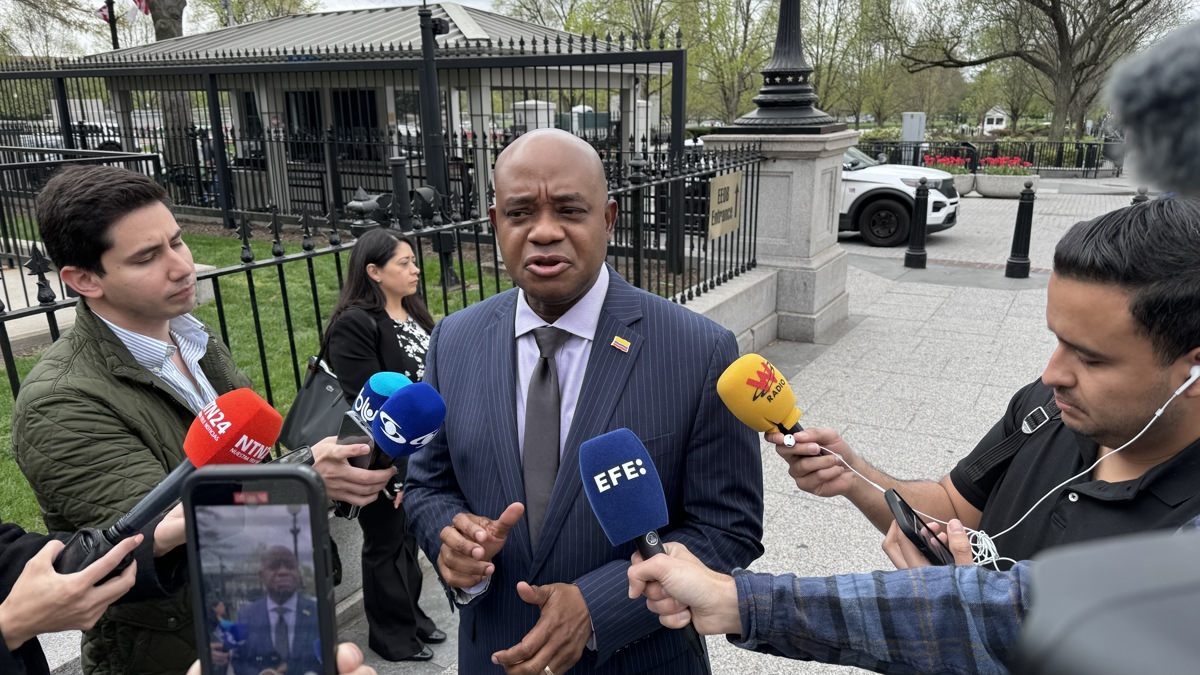 El canciller colombiano reafirma en Estados Unidos su postura en contra de las sanciones a Venezuela