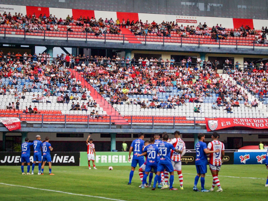 Derrota del equipo local Estudiantes frente al Dvo. La Guaira