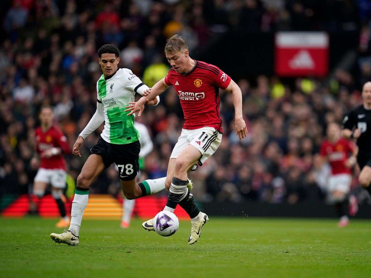 El Liverpool logra un empate contra el United en un emocionante partido.