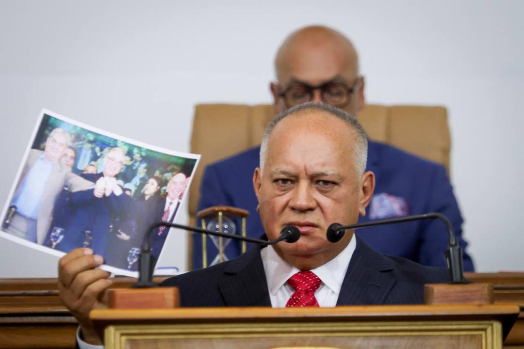 Diosdado Cabello advierte a observadores electorales que no pueden venir a imponer su voluntad en las elecciones.