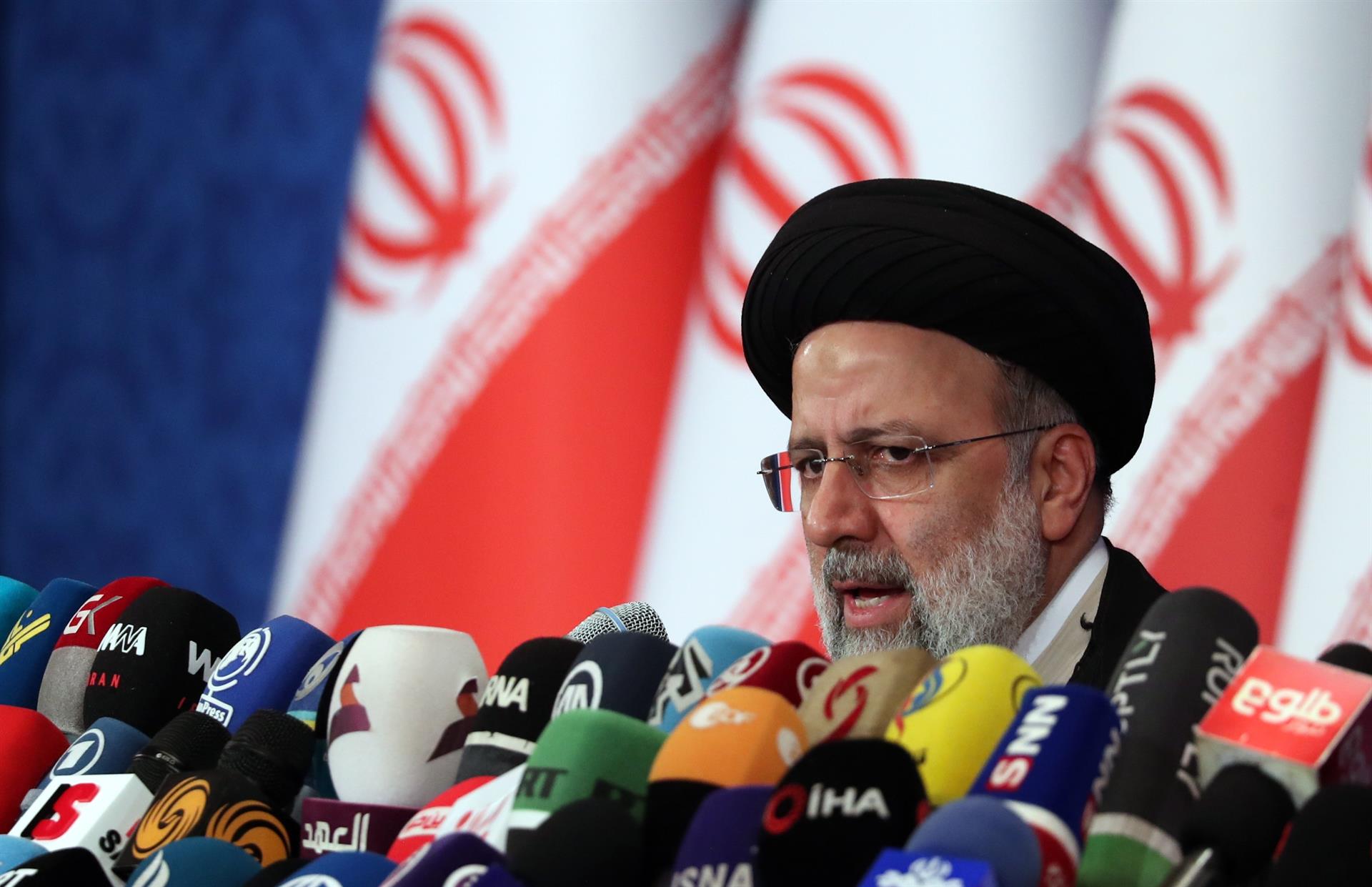 Irán advierte que responderá enérgicamente al ataque de Israel contra su consulado en Siria.
