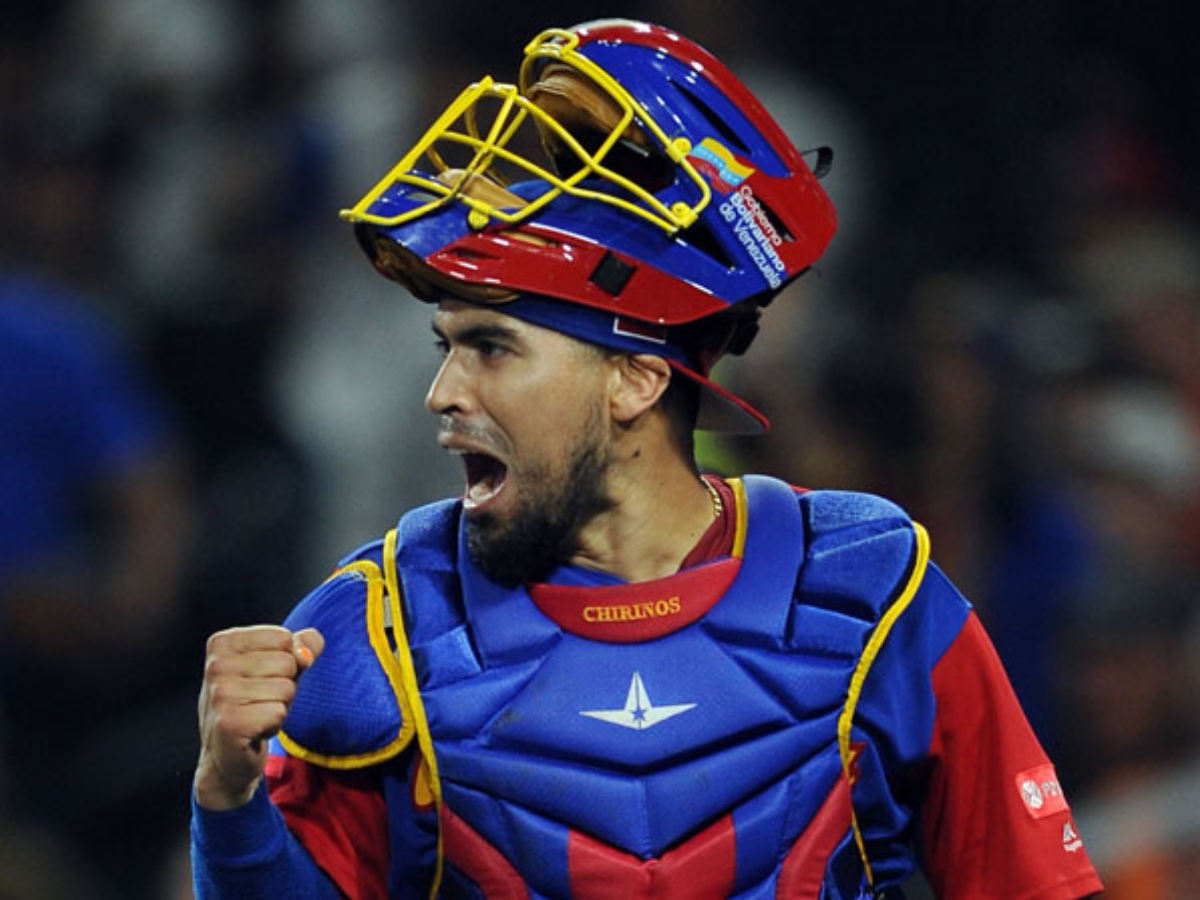 Robinson Chirinos se estrena como manager