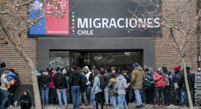 Socialistas de Chile Refutan Vínculos entre Migración y Delincuencia