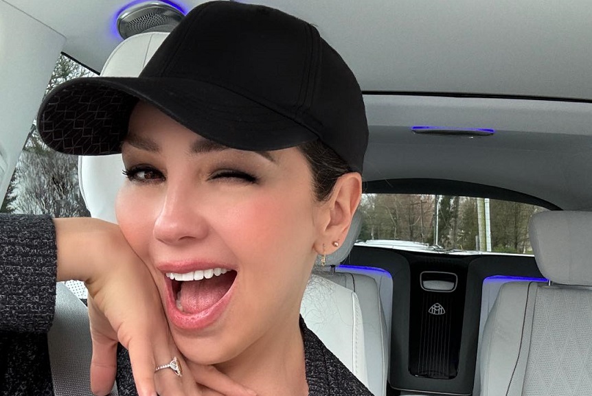 Thalía alardeó de su soltería en sus redes sociales.