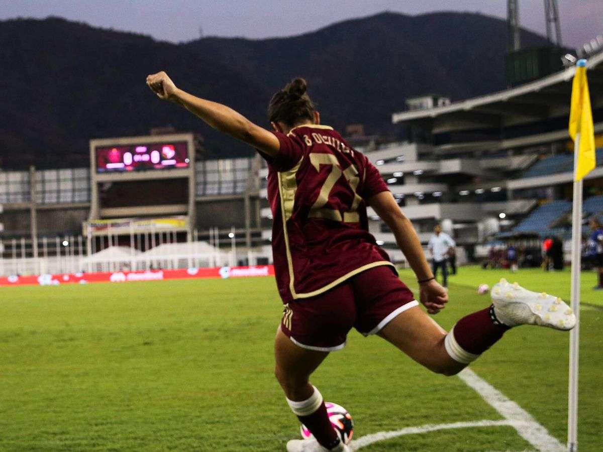 La selección femenina de fútbol de Venezuela arrasa a Panamá con una contundente victoria