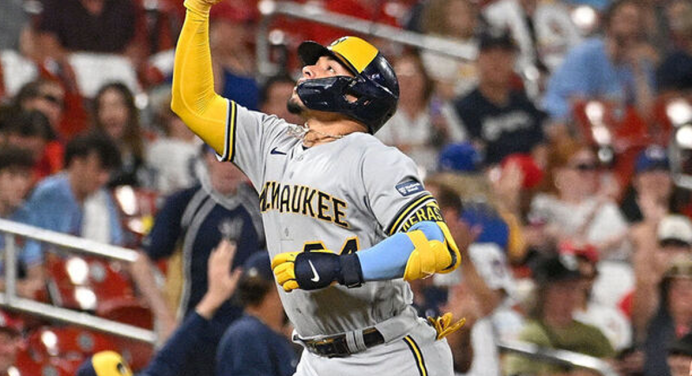 William Contreras evita arbitraje salarial con Milwaukee» – «Contreras logra acuerdo con Milwaukee y evita arbitraje salarial