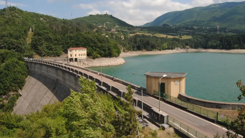 Cuatro personas resultan heridas tras la explosión en una central hidroeléctrica en Italia.