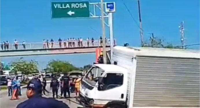 Mujer y dos niños fallecen tras ser arrollados por camión en la Av. JBA +VIDEO