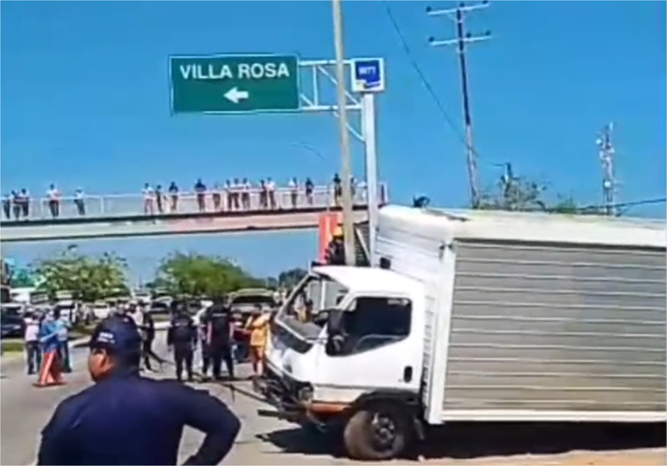 Mujer y dos niños fallecen tras ser arrollados por camión en la Av. JBA +VIDEO