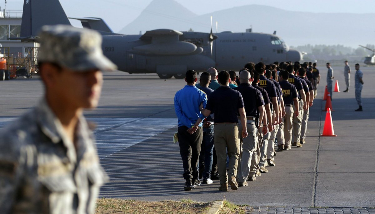Venezuela aceptó vuelo chárter que expulsa a 150 migrantes desde Chile