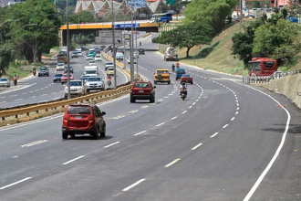 Autobús cae al vacío en la carretera Petare -Guarenas