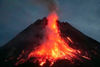 El volcán indonesio Ruang continúa en máxima alerta