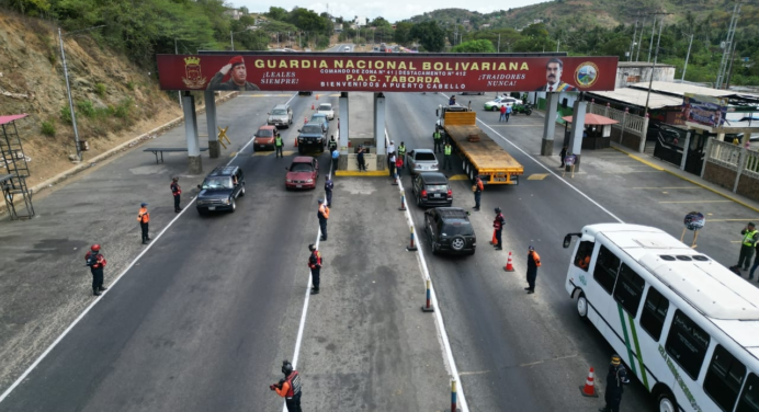 Fallece una mujer y tres niños en accidente frente a urbanización Villa Rosa