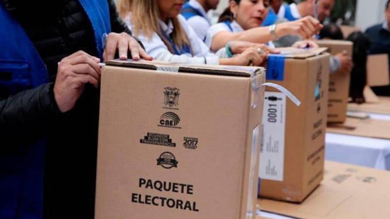 Material electoral distribuido para la Consulta Popular Nacional del próximo domingo