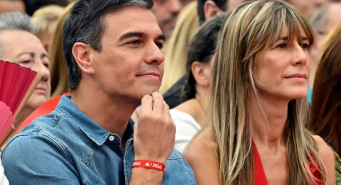 El jefe de gobierno español evalúa dimitir tras denuncias a su esposa