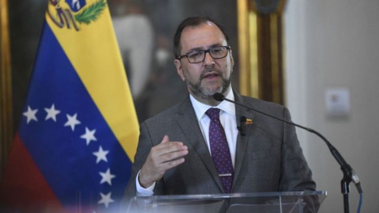 Venezuela condena el ataque a la embajada de México en Ecuador como un acto de violencia atroz