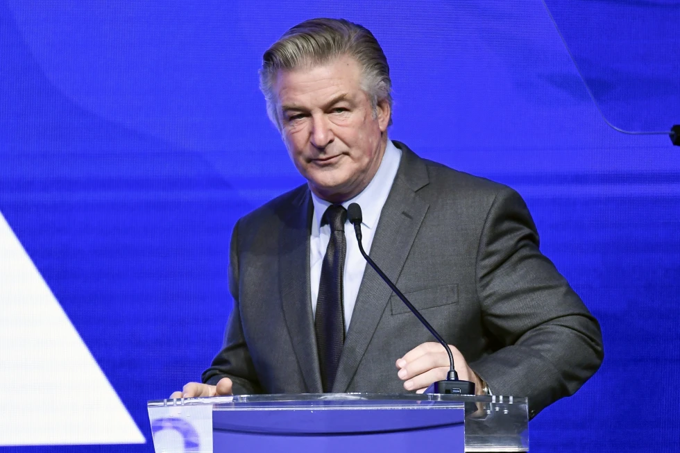 Juez considera desestimar acusación contra Alec Baldwin