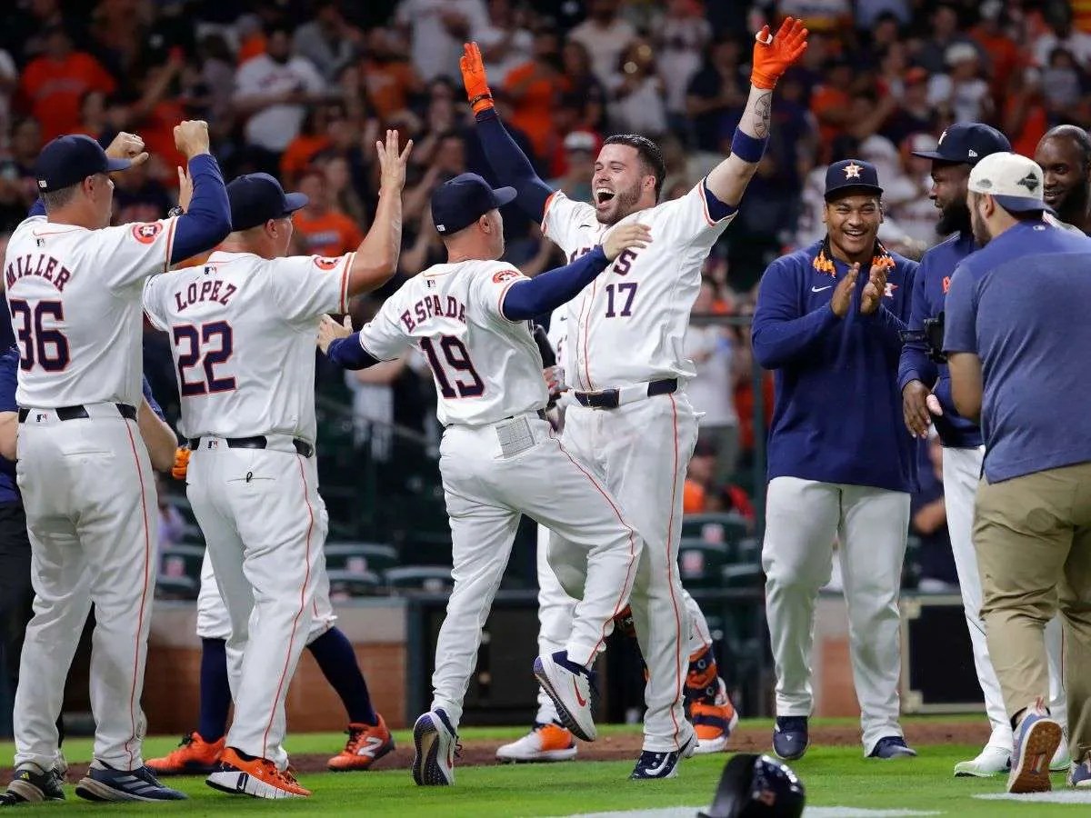 Astros salieron victoriosos en extrainning