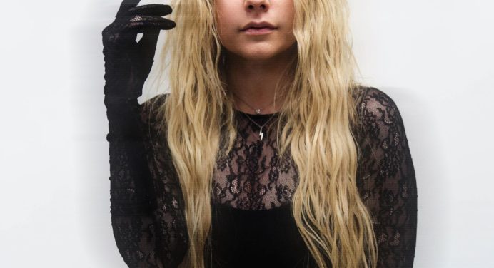 Avril Lavigne celebra 22 años de “Complicated” y anuncia álbum recopilatorio