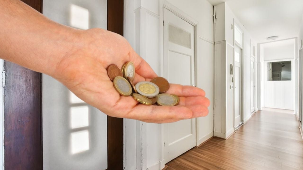 Conoce el significado de poner una moneda en la puerta principal de tu casa