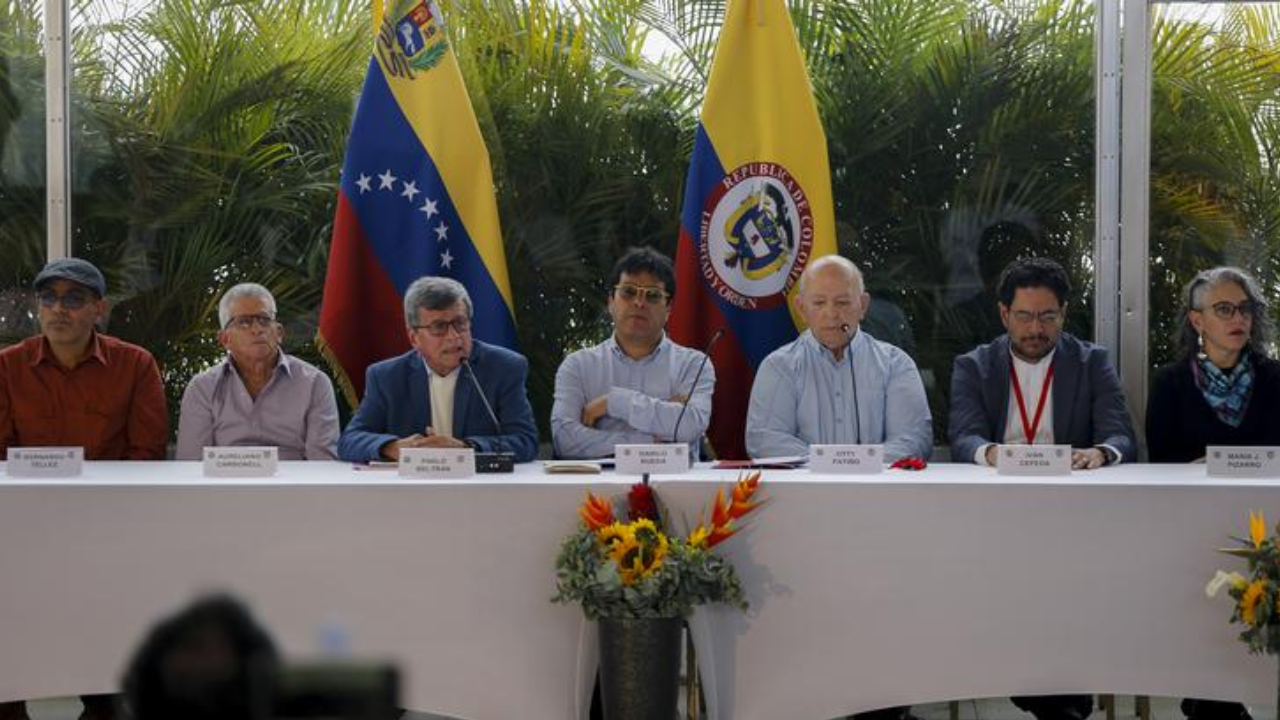 Gobierno colombiano y ELN firmaron primer punto de la agenda en Caracas