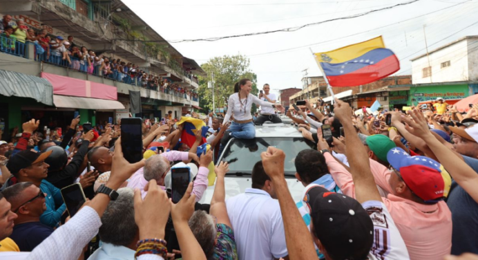 María Corina Machado llega a la población de Valera (+IMÁGENES)