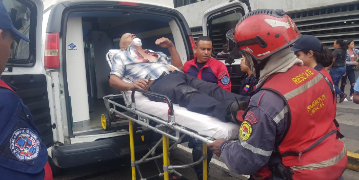 Rescatan a hombre que cayó a los rieles en el Metro de Caracas