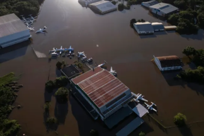 Las inundaciones causadas por los temporales que azotan esta semana Brasil, especialmente Rio Grande do Sul, afectaron al menos a 41.000 refugiados en ese estado meridional del país, muchos de ellos procedentes de Venezuela y Haití, advirtió este viernes la Agencia de la ONU para los Refugiados (ACNUR).