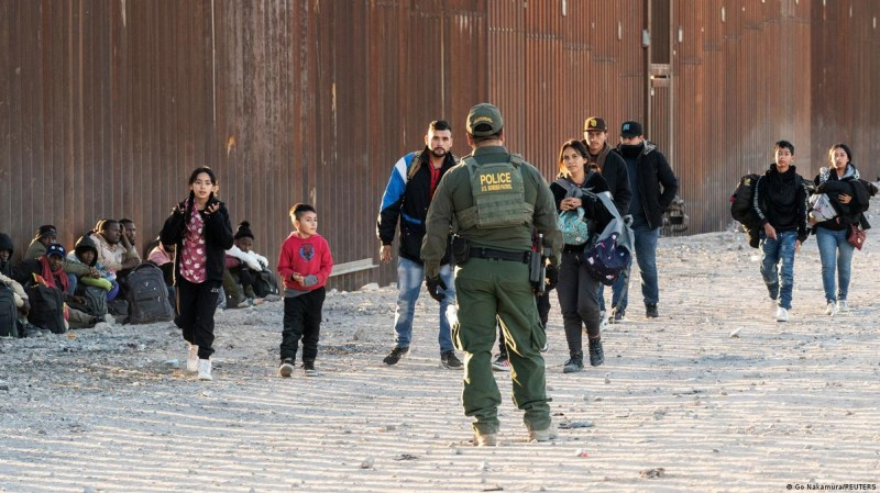 Durante su mandato, más de siete millones de migrantes y solicitantes de asilo, en su mayoría latinoamericanos, han sido interceptados por la patrulla fronteriza tras cruzar ilegalmente la frontera con México, según datos oficiales.