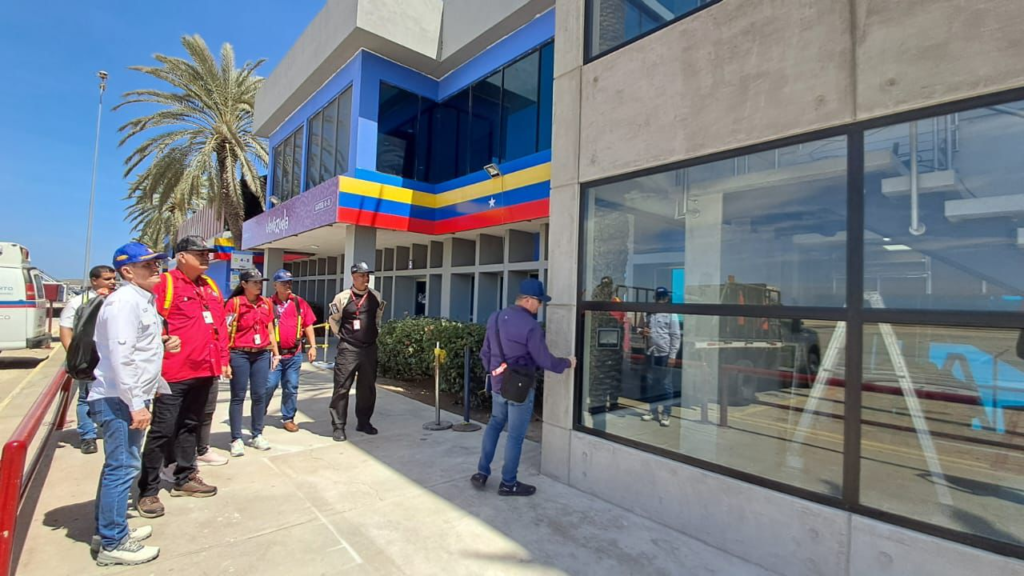 Inspeccionan avance de obras del aeropuerto Santiago Mariño