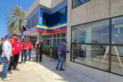 Inspeccionan avance de obras del aeropuerto Santiago Mariño