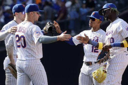 López fue expulsado del juego después de discutir con el árbitro de tercera base por una sentencia sobre un swing de Shohei Ohtani, mientras se jugaba la parte alta del octavo inning.