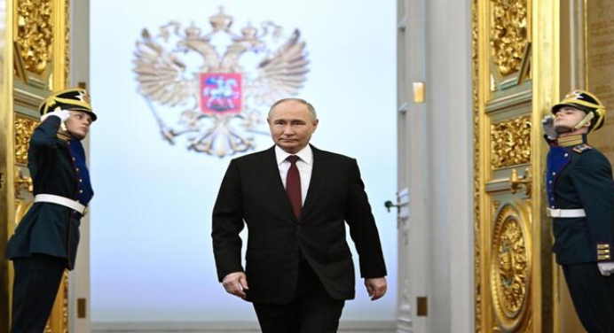 Putin es investido como presidente en el Kremlin