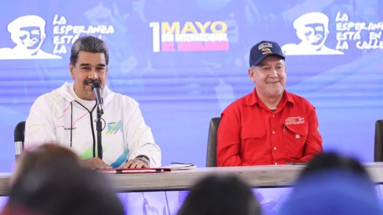 Maduro firma reforma de Ley de Vivienda con beneficios para la clase obrera
