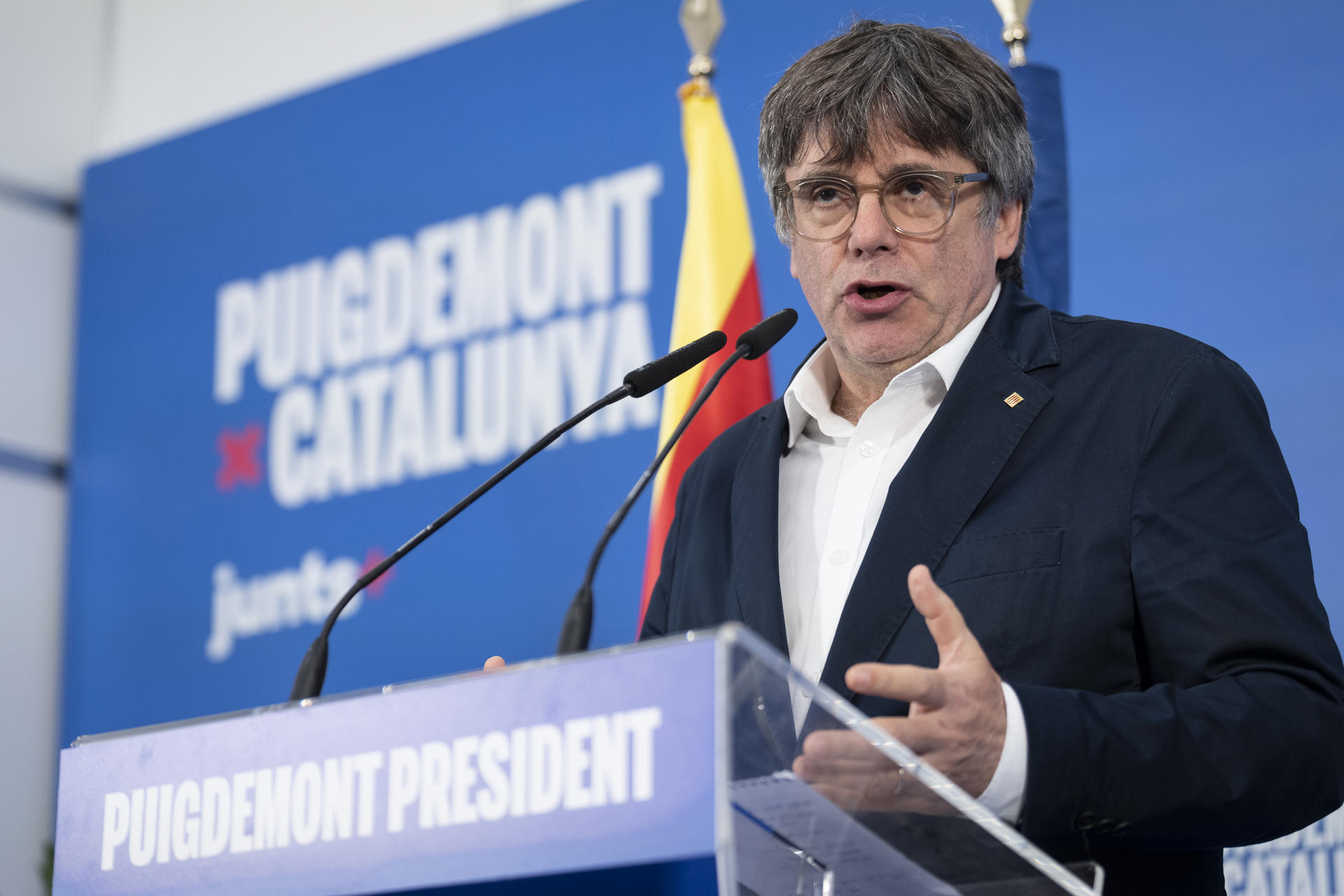 Puigdemont anuncia candidatura a dirigir Gobierno minoritario en Cataluña