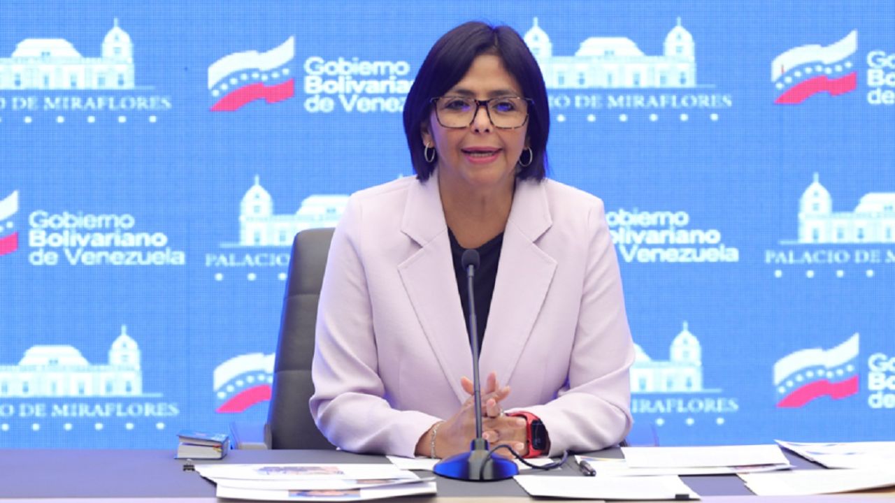 “Si se desdolariza la economía venezolana mejorarán los créditos”: Dice Delcy Rodríguez