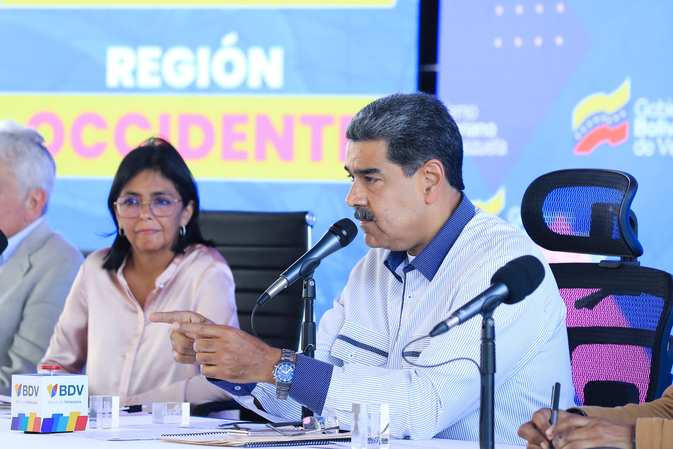 Maduro pide al pueblo de Bolivia defender la democracia y a su presidente