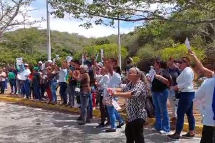 Margarita: Protestan familiares de médico privada de libertad +VIDEO